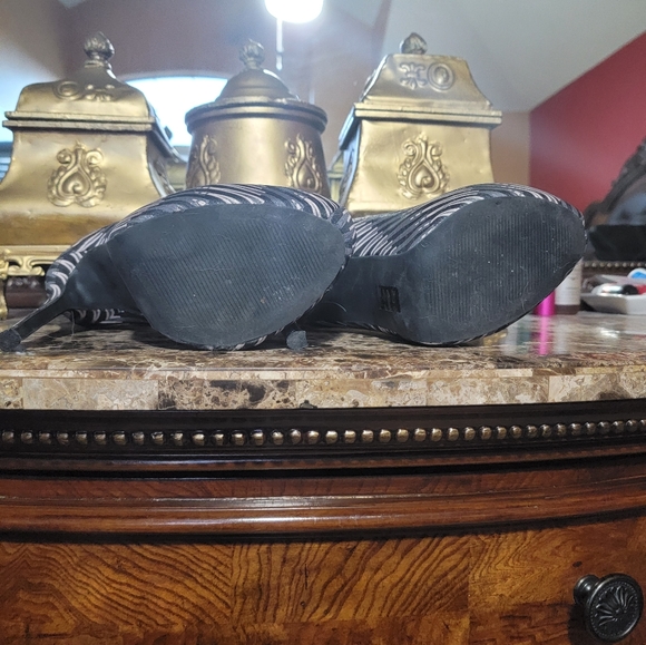 Heels - Picture 3 of 4